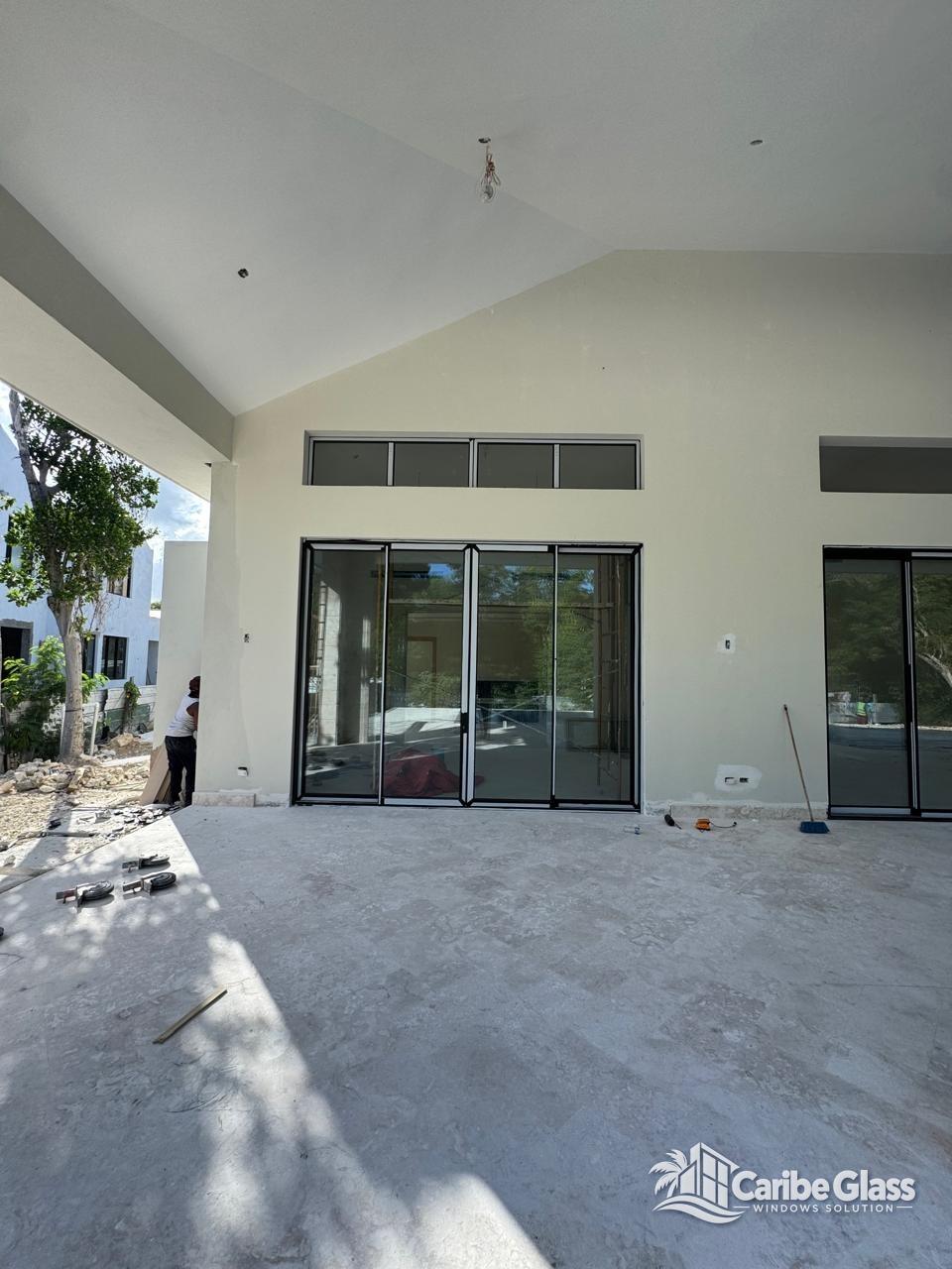 Integración Completa de Terraza y Áreas Exteriores - Vista 5 | Caribe Glass Windows Solution