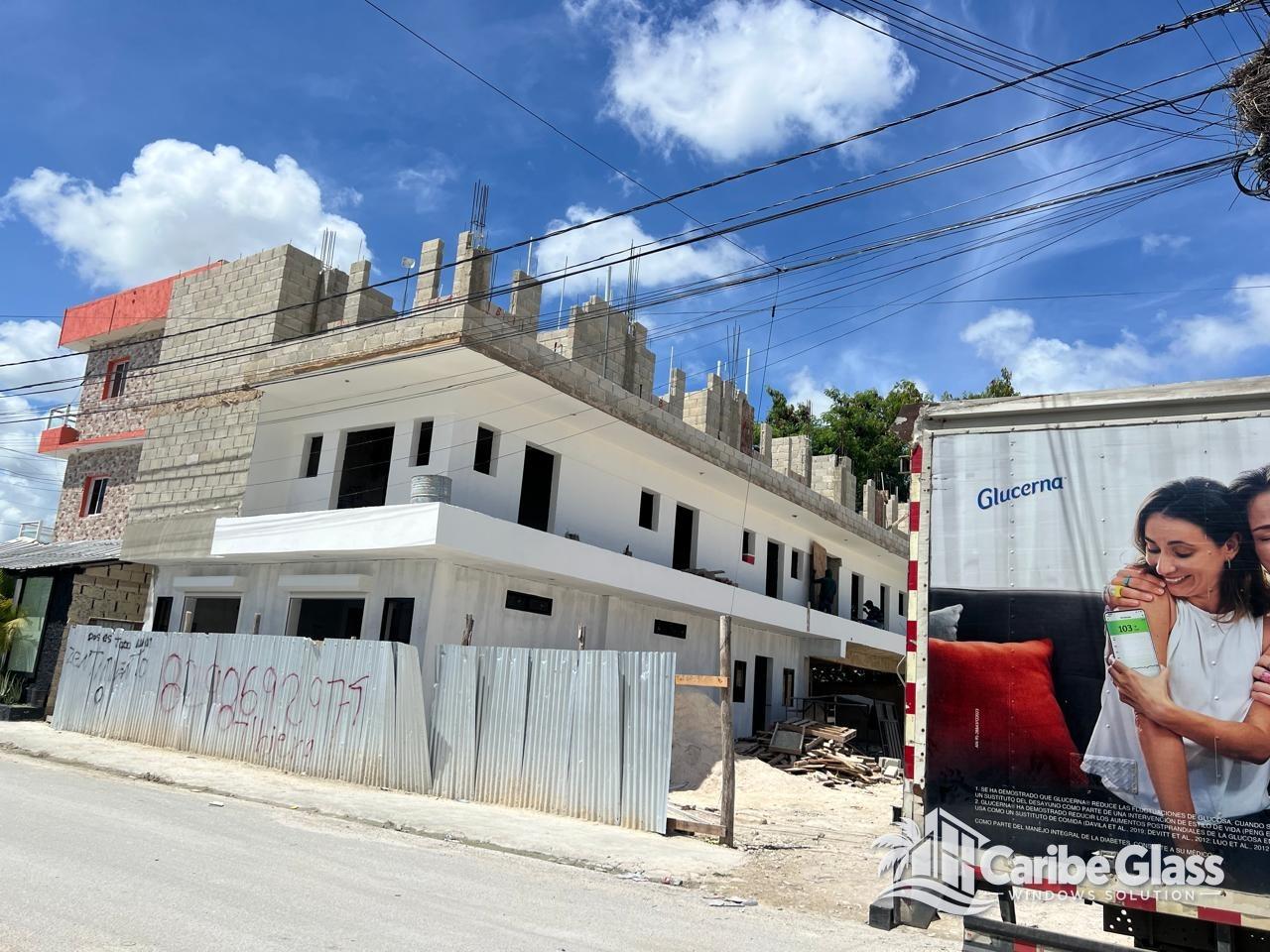 Proyecto Residencial y Comercial de Ventanería en Verón - Puertas y Ventanas en Verón, Punta Cana | Caribe Glass Windows Solution