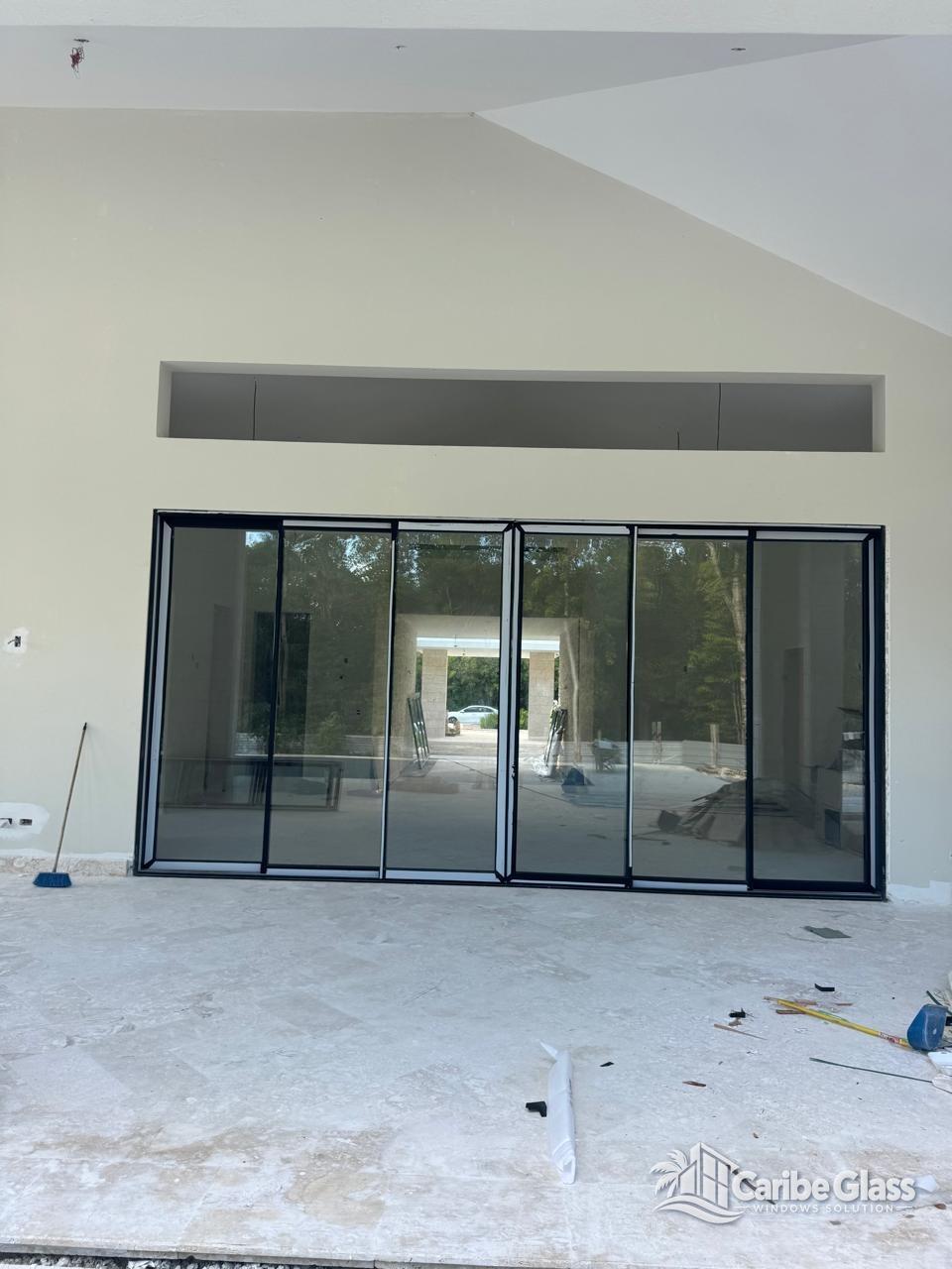 Cerramiento Corredizo Principal de Terraza en Villa - Vista 3 | Caribe Glass Windows Solution